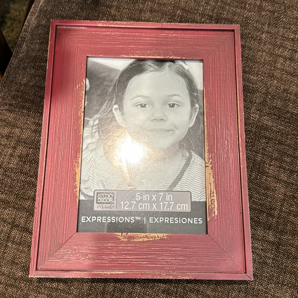 New Red Wood Distressed 5x7 Picture Frame